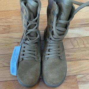 Garment T8 Bifida Boots